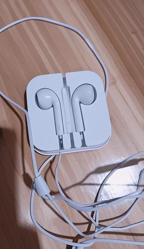 华为P30Pro耳机接口详解：Type-C连接与耳机使用指南