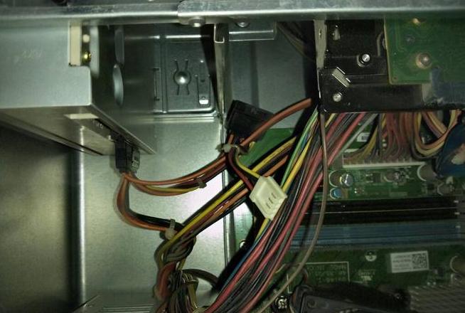 电脑黑屏故障排查指南