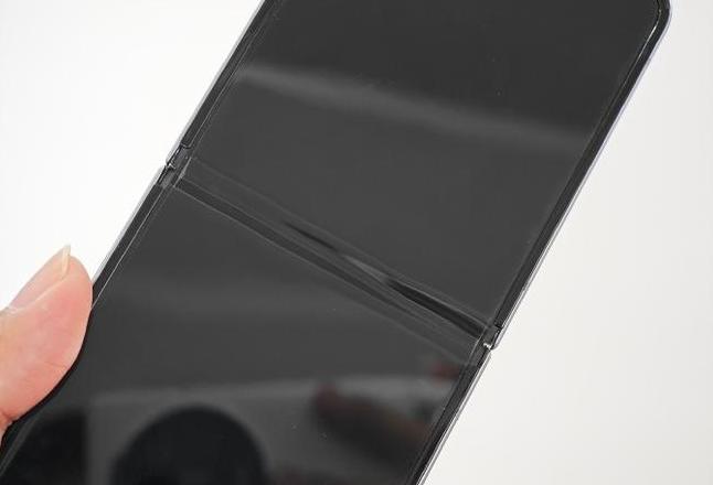 三星Zflip屏幕亮点扩散及维修解析