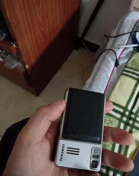 手机音量孔有滋滋声