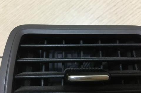 笔记本排风口有一半不出风