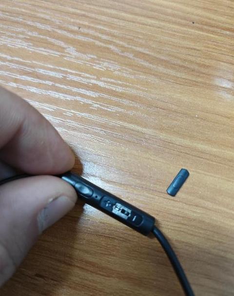 电脑耳机孔插上没反应
