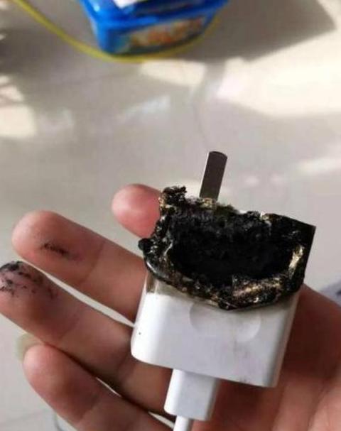 手机充电突然严重发烫