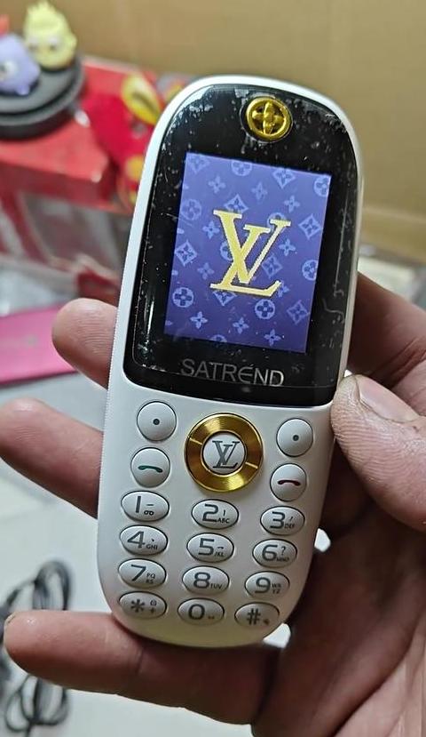 手机边充电边玩会自动关机