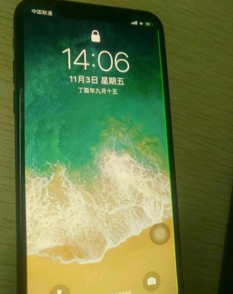 手机屏上有一条绿线是什么