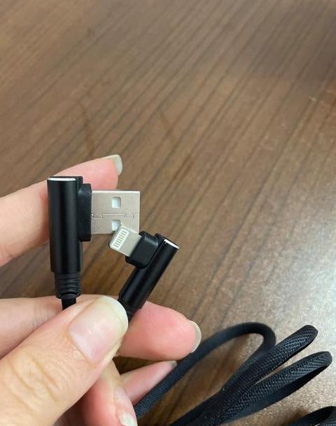 苹果电脑与苹果手机数据线连接