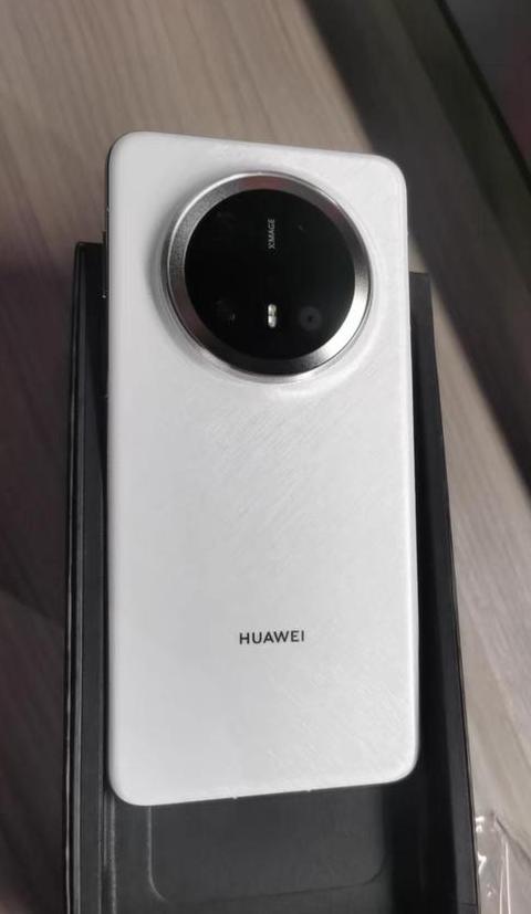 华为Mate40Pro+：华为摄影最佳手机推荐