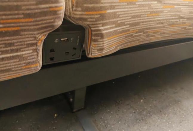 旅行电脑过安检攻略：飞机与火车差异解析