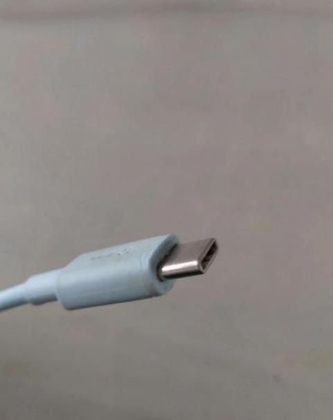 手机掉水里喇叭有滋滋声
