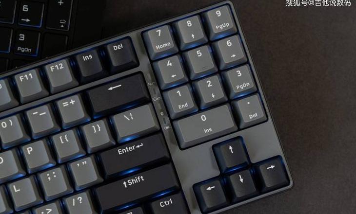 联想小新pro14开机键是哪个