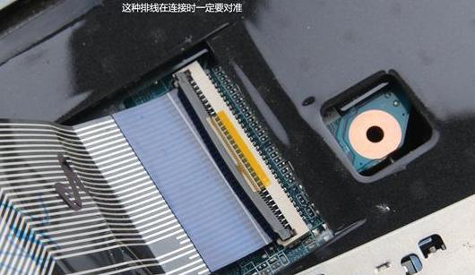 电脑键盘卡扣安装与拆卸教程