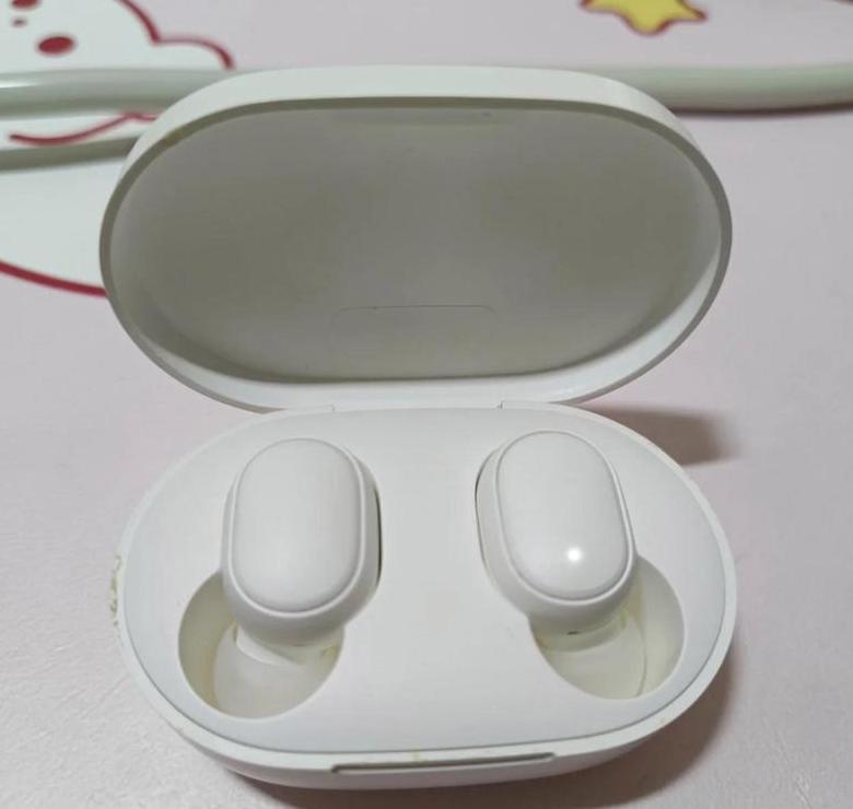 蓝牙耳机指示灯常亮原因及解决方法