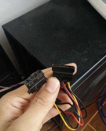 电脑主机一开就嗡嗡响然后关机