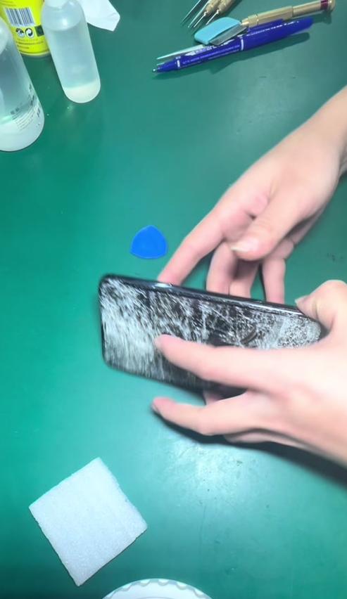 华为手机黑屏震动不亮？排查攻略来了！