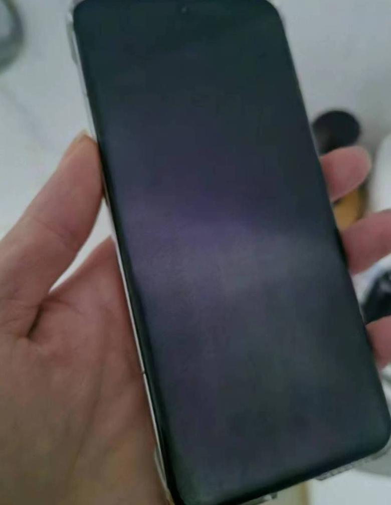 手机屏幕一半暗一半亮原因及解决方法